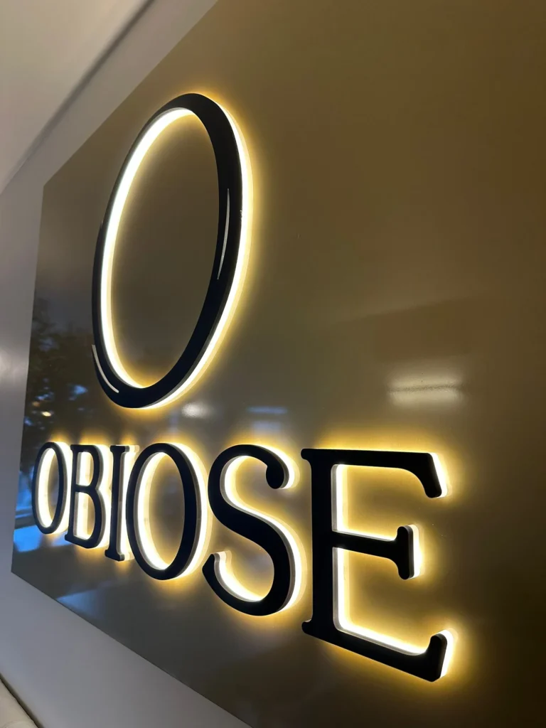Obiose Waterloo – Enseigne lettres relief rétroéclairées detail – DDC Design