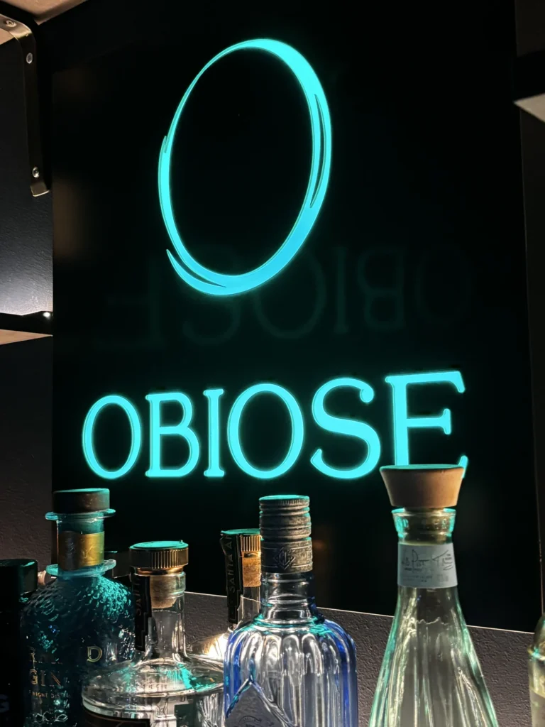 Obiose Waterloo – Enseigne lumineuse bar cocktail – DDC Design